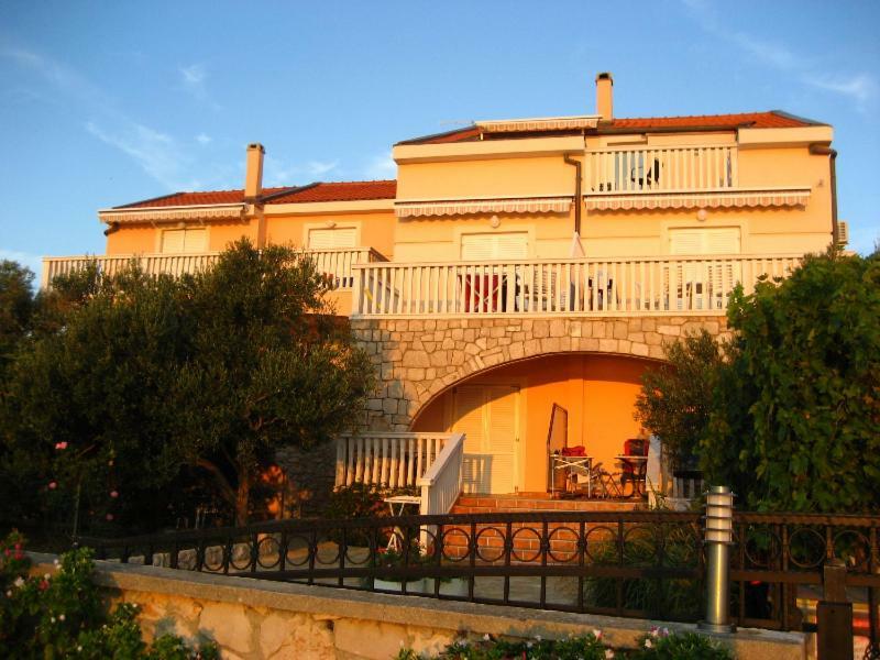 Apartmani Mudronja Murter Esterno foto
