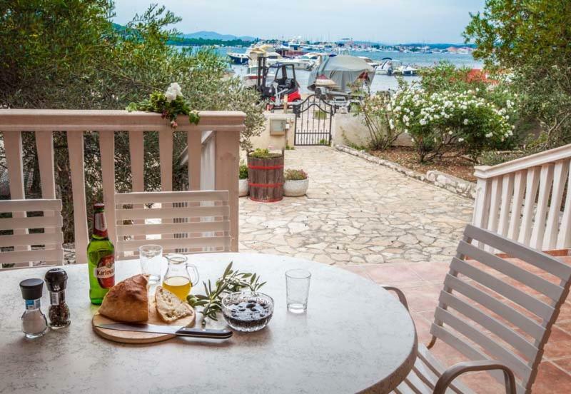 Apartmani Mudronja Murter Esterno foto