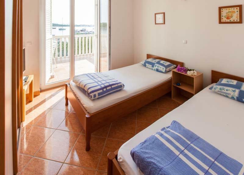 Apartmani Mudronja Murter Esterno foto